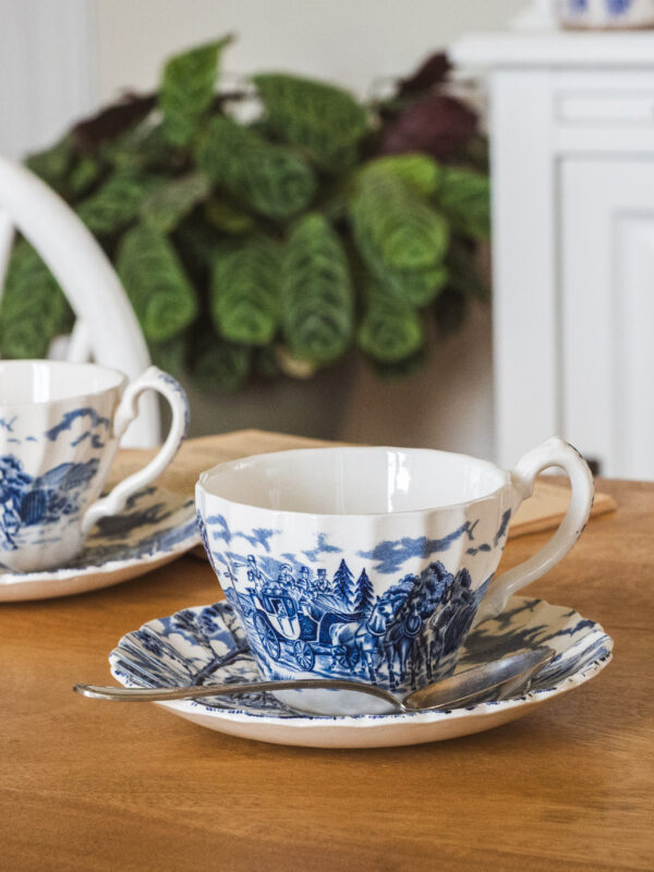 Set de deux tasses à thé et cuillères Royal Mail