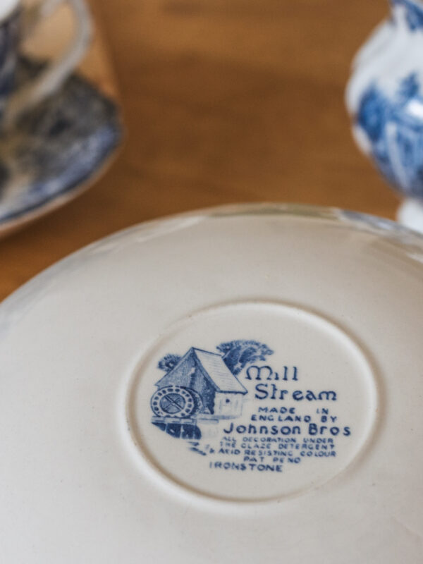 Set de deux tasses à thé et cuillères Mill Stream