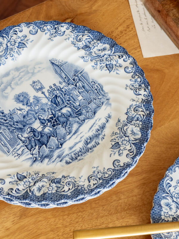 Deux assiettes plates Coaching Scenes avec Royal Warrant – Image 2
