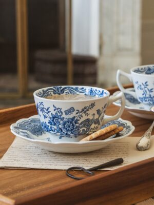 Une tasse à thé Ridgway - vaisselle anglaise ancienne bleu et blanc