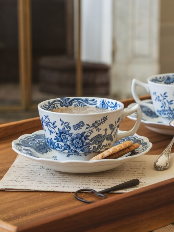 Une tasse à thé Ridgway – vaisselle anglaise ancienne bleu et blanc Une tasse à thé Ridgway - vaisselle anglaise ancienne bleu et blanc