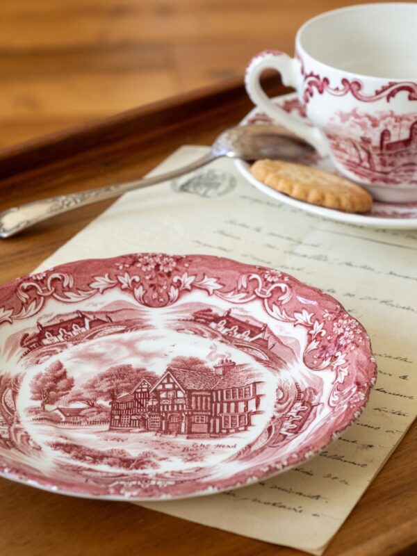 Deux assiettes à dessert English Country Inns